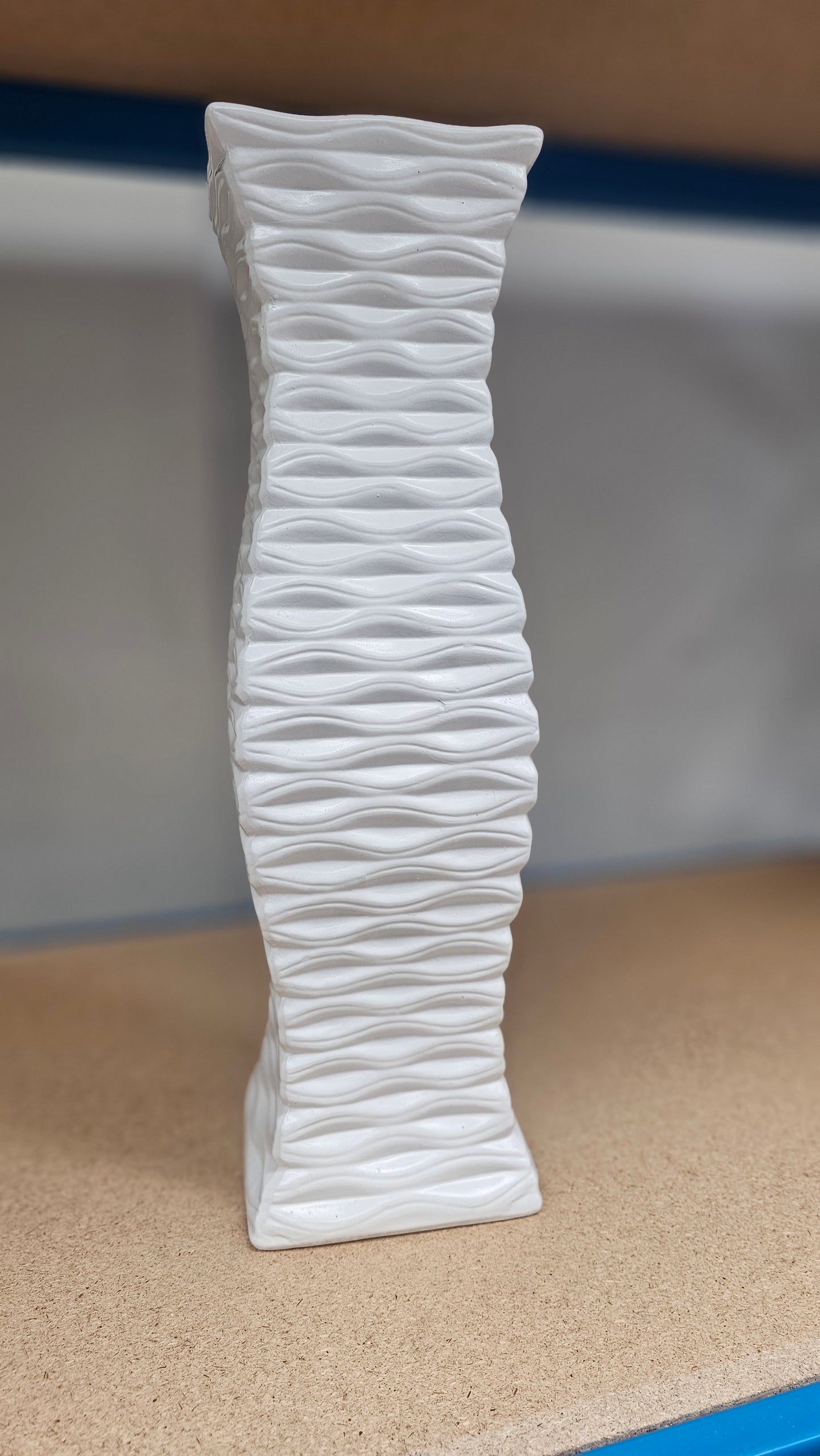 WV1 White vase long wave